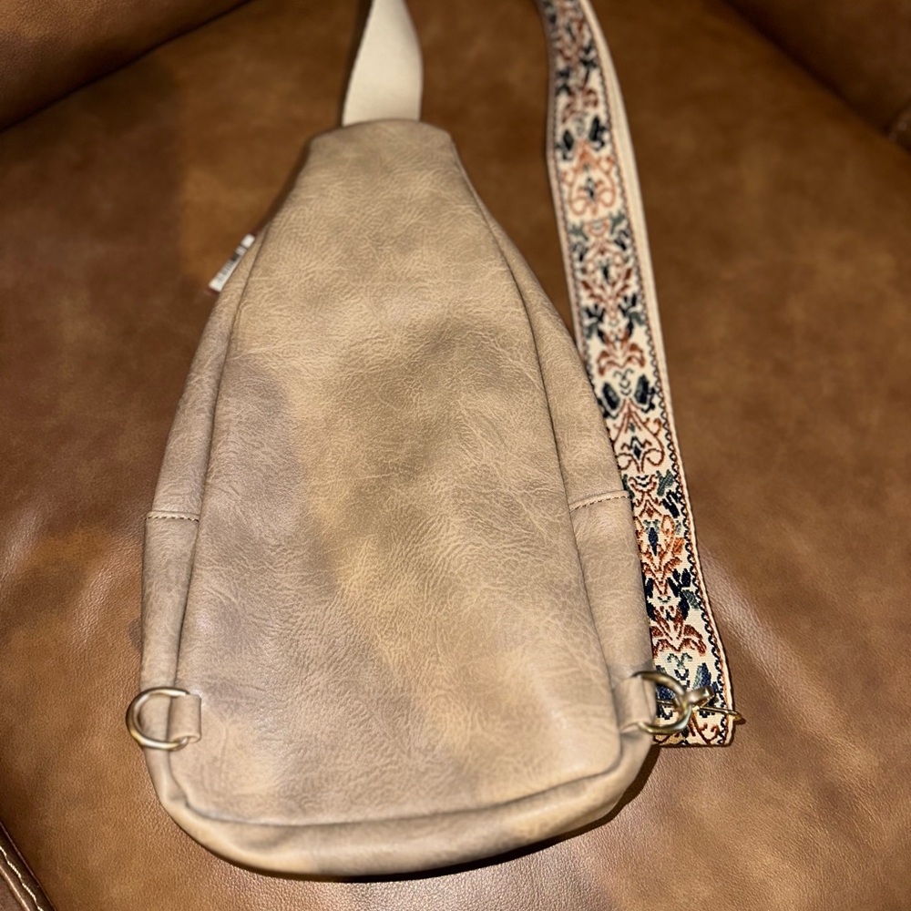 NWT Sam & Hadley Studded Deluxe Sling Tan Crossbody - Picture 2 of 11